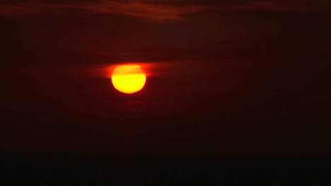 Time-lapse-of-a-sunset-and-dark-sky-transition--