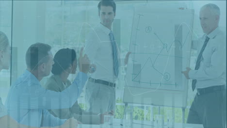 animación del procesamiento de datos financieros sobre diversas personas de negocios en la oficina