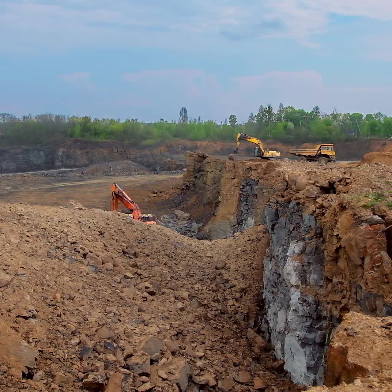 Bulk material storage site