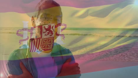 Animation-Der-Flagge-Spaniens-über-Einem-Glücklichen-älteren-Kaukasischen-Mann-Am-Strand