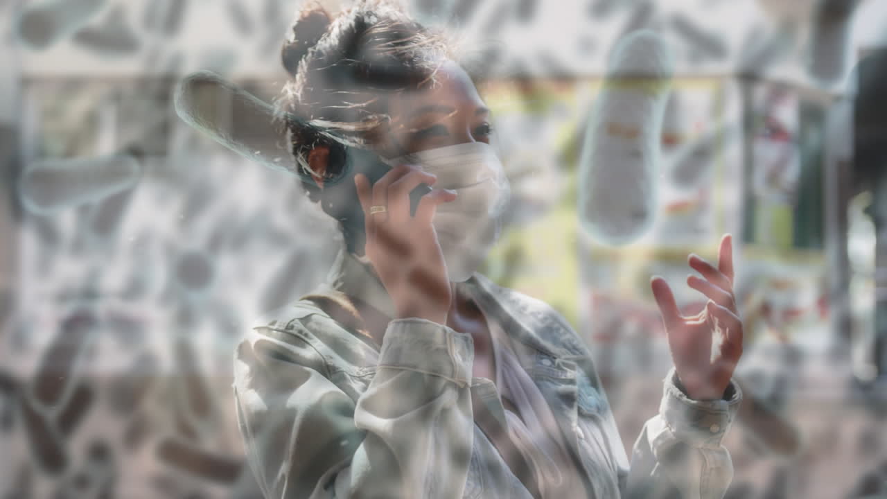 코로나 19 세포가 얼굴 마스크를 입은 여성을 가로질러 움직이는 애니메이션