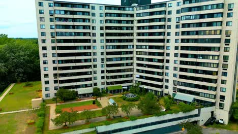 laval south shore y-building promenade des iles conocido como las 3 islas de quebec's prairie river condominios donde la orilla tiene docenas de muelles para que los lugareños vengan y exploren la ciudad
