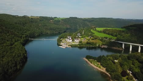 Drohnenaufnahme-Des-Stausees-Von-Luxemburg