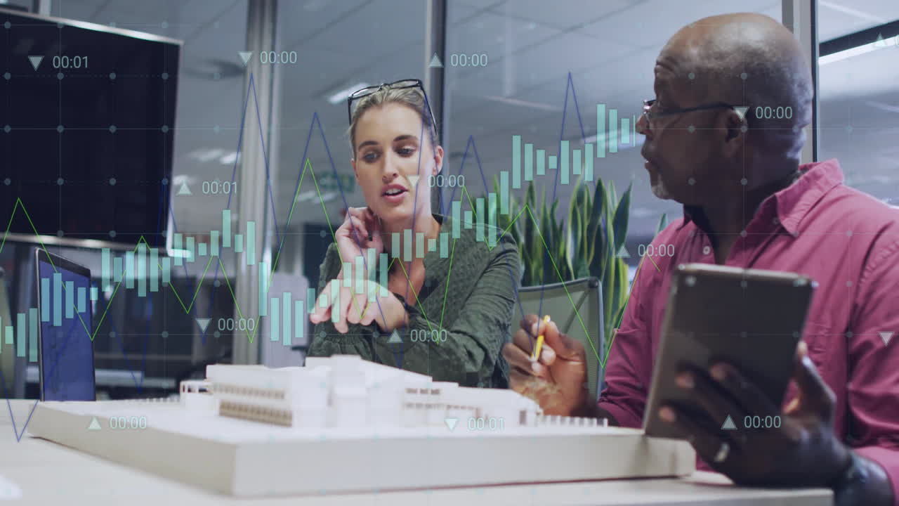 animación de diagramas y procesamiento de datos sobre diversos colegas hablando en la oficina