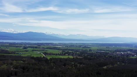 Granjas-Y-Pueblos-Cerca-De-Ginebra-Con-Alpes