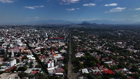 Aerial-Overview-Of-Traffic-On-The-Avenida-Río-Churubusco,-In-Sunny-Benito-Juarez,-Mexico