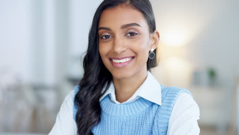 Selbstbewusstes-Und-Glückliches-Gefühl-Einer-Indischen-Geschäftsfrau