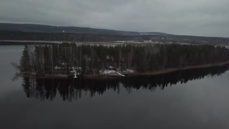 A-lake-in-the-south-of-Finland,-near-Joutsa,-during-winter