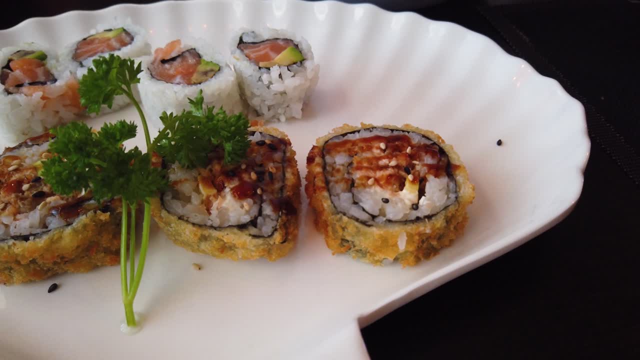 maki de california picante a la derecha