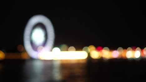 borrosidad de la luz nocturna, río en la ciudad