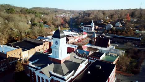 Aerial-Flyover-the-Washington-County-Courthouse-in-Historic-Jonesborough-Tennessee,-Jonesborough-TN,-Jonesborough-Tenn