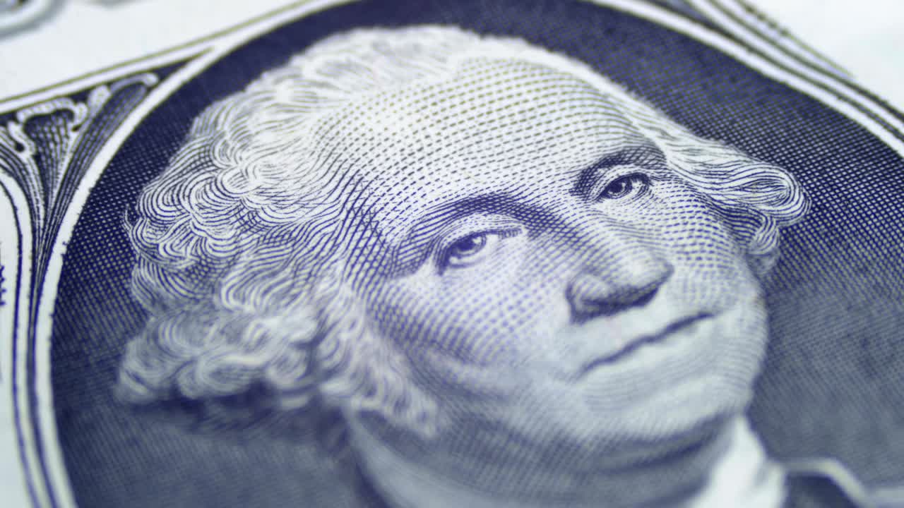el retrato de george washington girando lentamente en un billete de un dólar