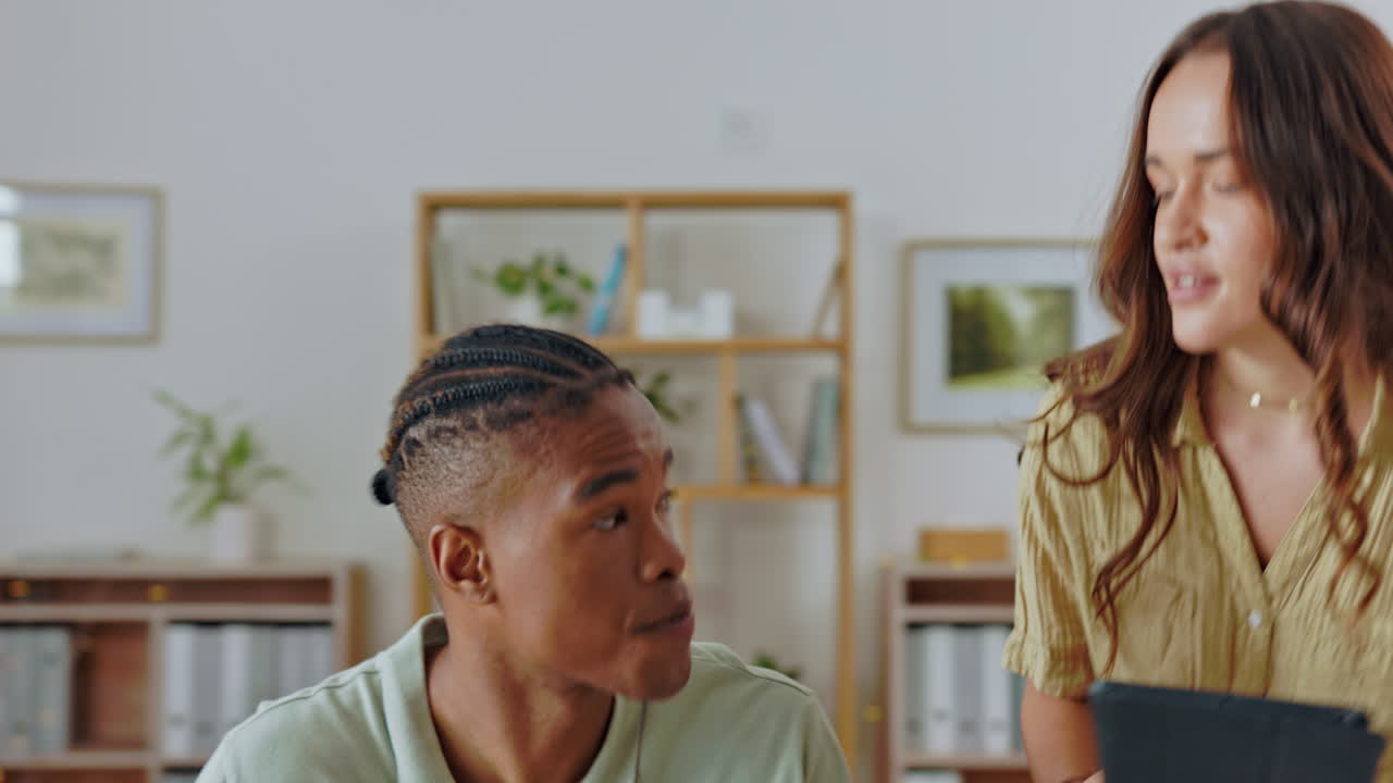 tableta, colaboración y asesoramiento con una empresa