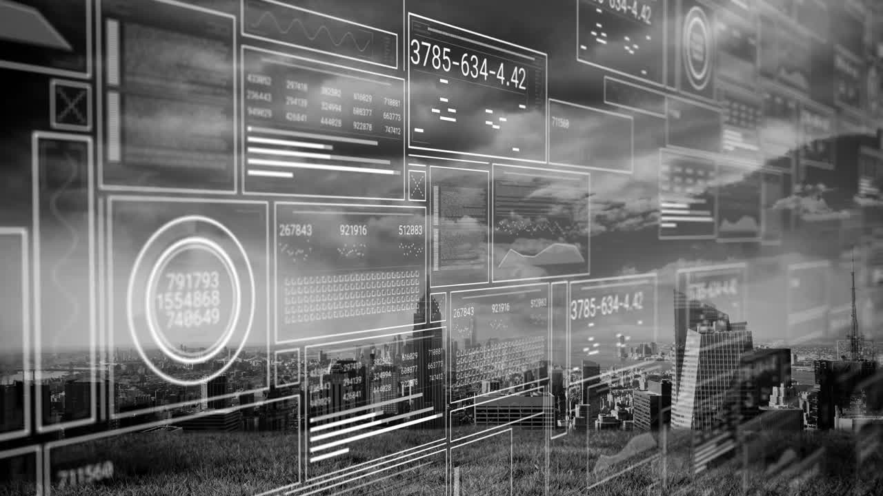 animación del procesamiento de datos en pantallas digitales sobre el paisaje urbano en blanco y negro.