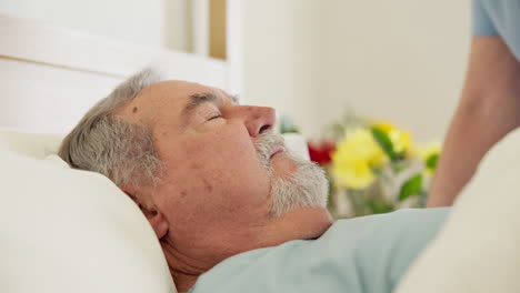 Sick,-kiss-and-senior-couple-in-bed-at-hospital