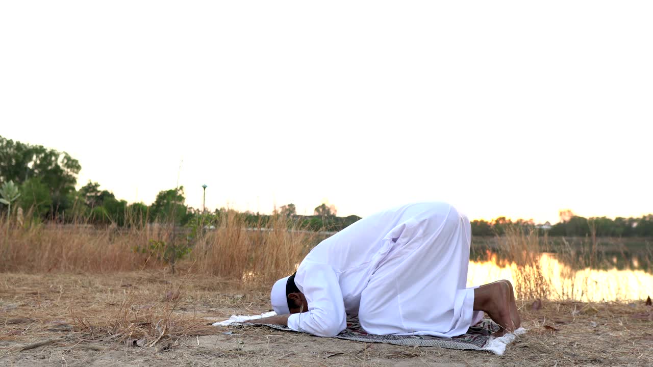 실루 젊은 아시아 무슬림 코로나19