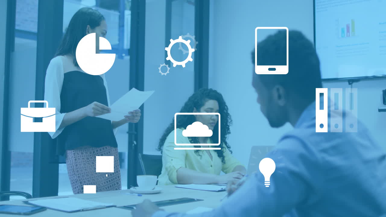 animación de iconos empresariales sobre diversos colegas discutiendo el trabajo en la oficina