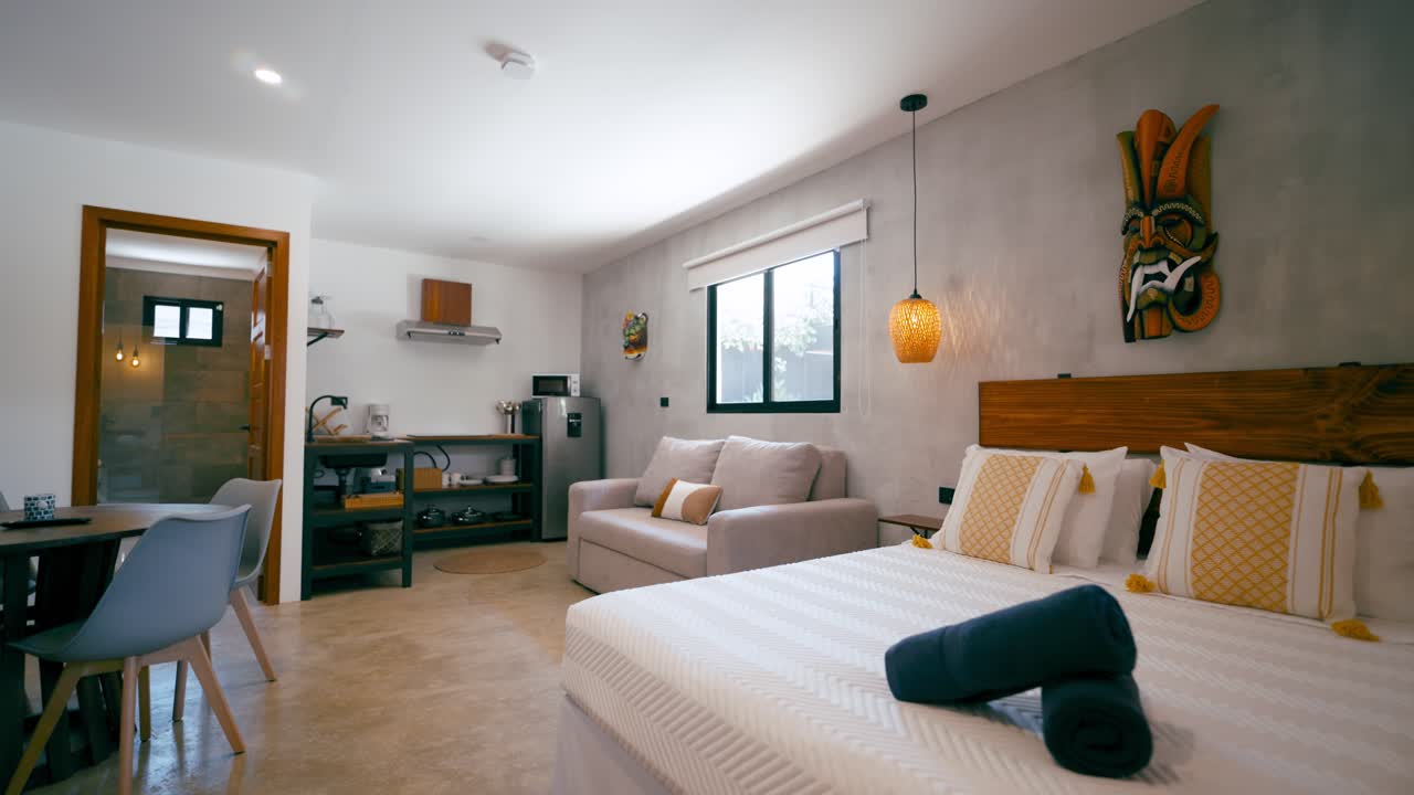 Interior de apartamento estudio moderno con dormitorio, cocina y zona de comedor