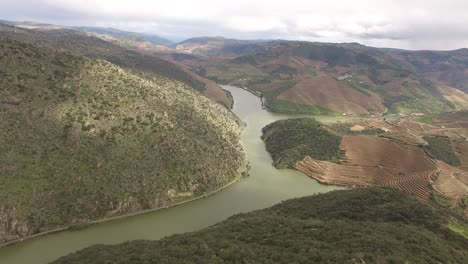 hermoso paisaje natural del mirador salvador do mundo en la región vinícola del duero portugal