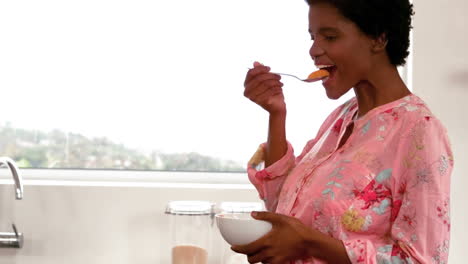 pregnant woman eating fruit