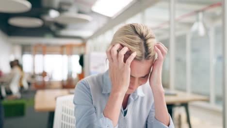 salud mental, estrés y triste mujer de negocios