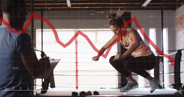 Atleta donna che si fascia i polsi, fa squat e salti sulla box, con un grafico rosso che traccia i progressi e un coach fitness che registra.