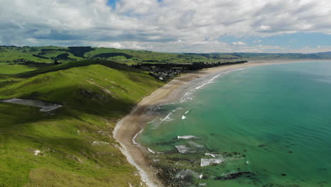 Beautiful-Landscape-At-The-Shoreline-Of-Porangahau-Beach-Under-Cloudy-Day-In-New-Zealand