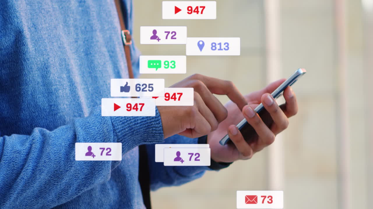 animación de iconos de los medios sobre el hombre caucásico usando un teléfono inteligente