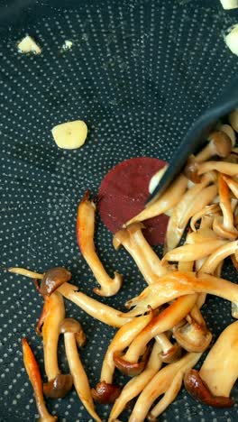 Pan-fried Mushrooms with Garlic