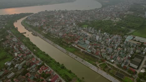 Erhöhte-Ansicht-Der-Stadt-Hanoi-Bei-Sonnenuntergang-In-Vietnam