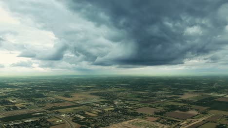 drone hyperlapse timelapse metraje día nublado lloviendo nube tormenta sobre campo edinburg texas