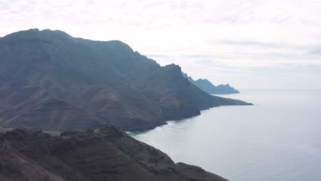toma panorámica de una costa con océano, gran canaria