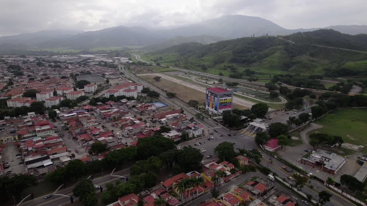 Aerial view of Venezuelan town amidst mountains with red roofs