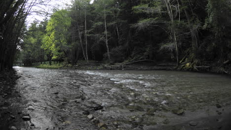 Zeitraffer-Des-Ersten-Lichts-über-Dem-Big-Sur-River-Im-Frühjahr-In-Big-Sur-Kaliforniensur