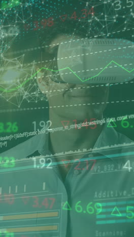 animación del procesamiento de datos sobre el hombre caucásico con auriculares vr