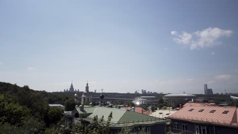 paisaje urbano de moscú con iglesias y edificios