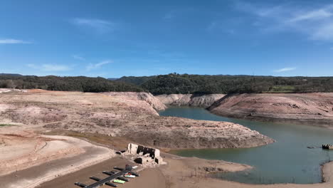 Condiciones-De-Secado-En-Cataluña-Durante-Los-Calurosos-Días-De-Verano,-Vista-Aérea-De-Drones