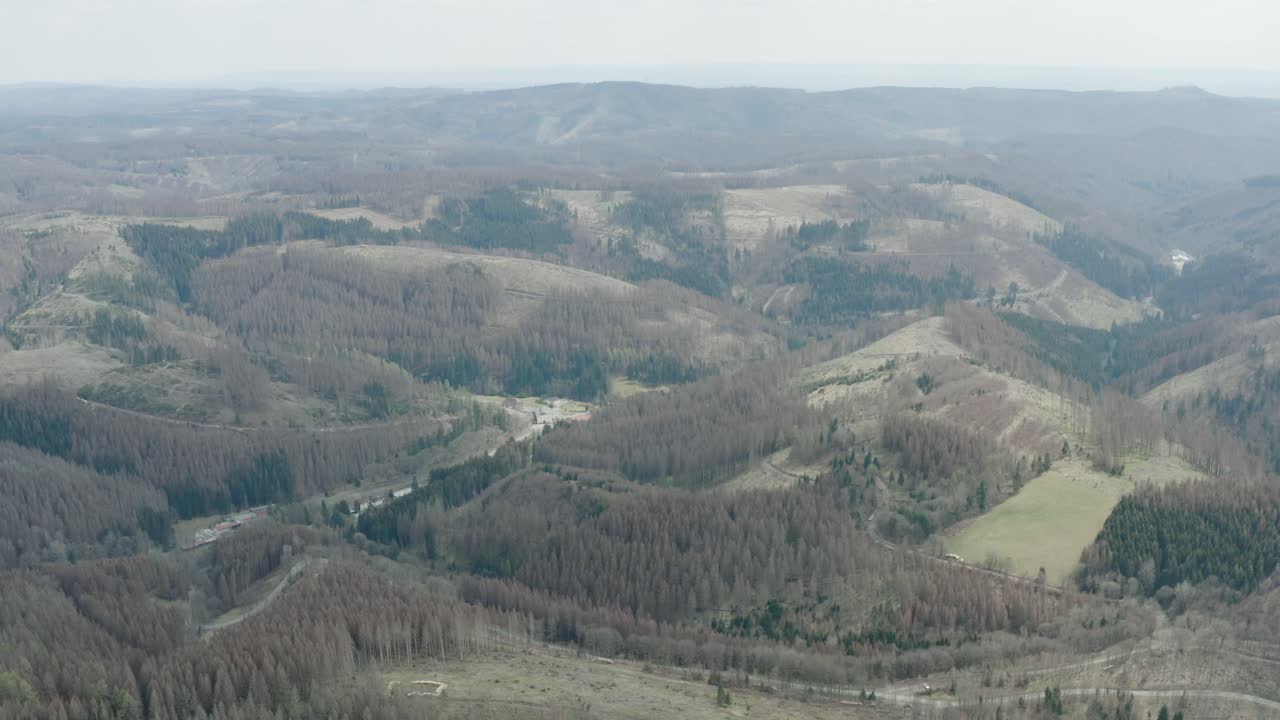 vistas aéreas de drones del parque nacional de harz en alemania central