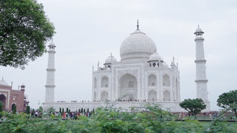 Dolly-shot-of-Taj-Mahal