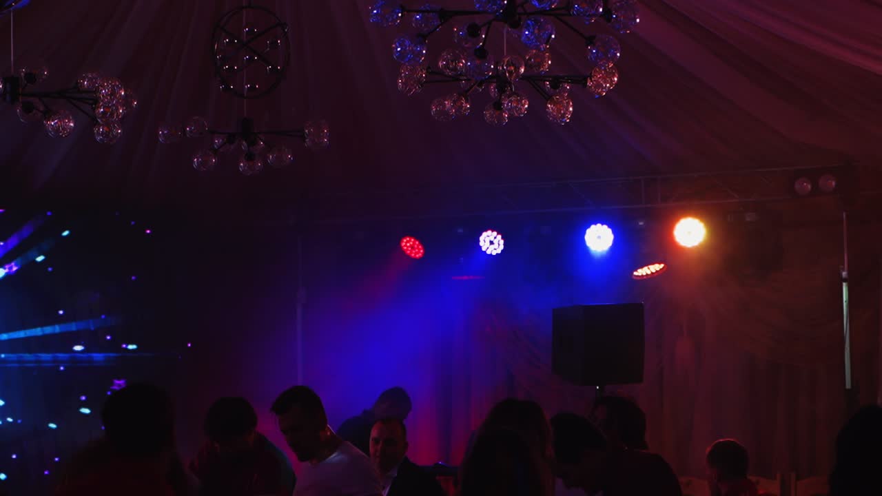 fiesta en un club nocturno