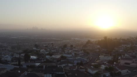 Impresionante-Vista-Aérea-De-Los-Ángeles-Durante-El-Amanecer.