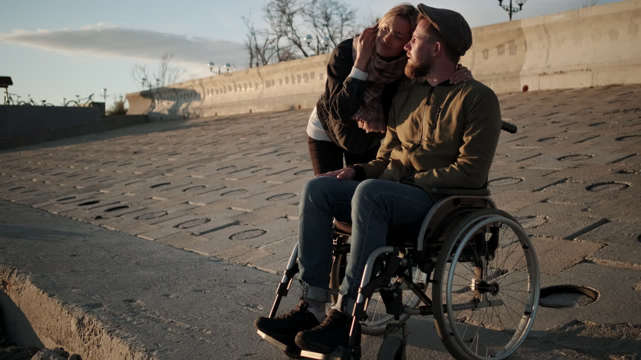 pareja al aire libre mostrando apoyo