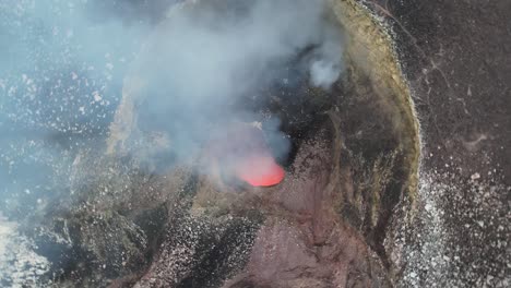 asombrosa toma aérea giratoria sobre el lago de lava de masaya, la "boca del infierno", nicaragua