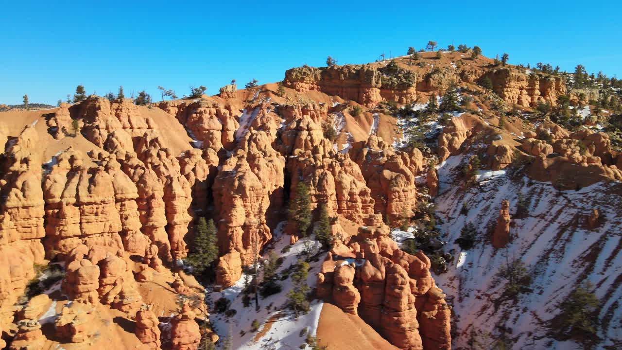 Vedute aeree del Red Canyon e della Foresta Nazionale Dixie vicino al Parco Nazionale di Bryce Canyon, Utah