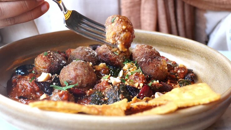 Delicious Meatballs with Tomato Sauce and Vegetables