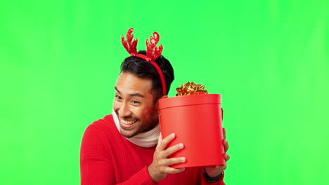Christmas,-box-and-happy-man-in-green-screen