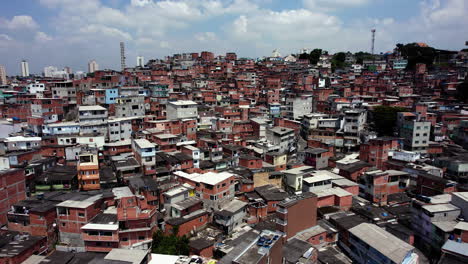 vista aérea de las casas del gueto en jaguar, durante el día en sao paulo, brasil