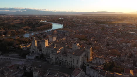 Vista-Aérea-Del-Palacio-De-Los-Papas-Avignon-Amanecer-Hermosos-Colores-Ródano