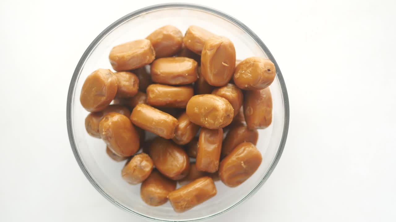 카라멜 사탕 을 손 으로 뽑는 것 의 위상