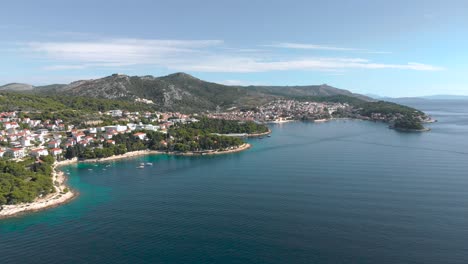 hermosa vista aérea de la ciudad de split, croacia en la costa del mar adriático